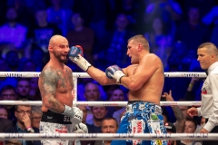 Gliwice, 10.11.2018. Artur Szpilka (L) i Mariusz Wach (P) w pojedynku wagi ciężkiej podczas bokserskiej gali KnockOut Boxing Night w Gliwicach, 10 bm. (js) PAP/Andrzej Grygiel